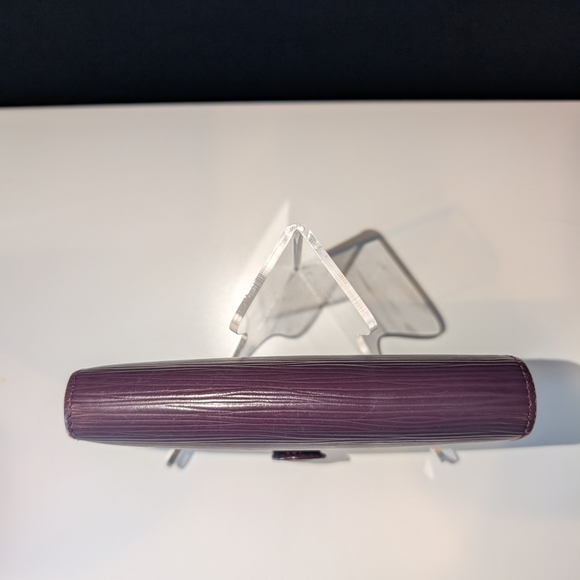 Authentic Louis Vuitton Cassis Epi Leather Kiss Lock Wallet - Picture 5 of 13